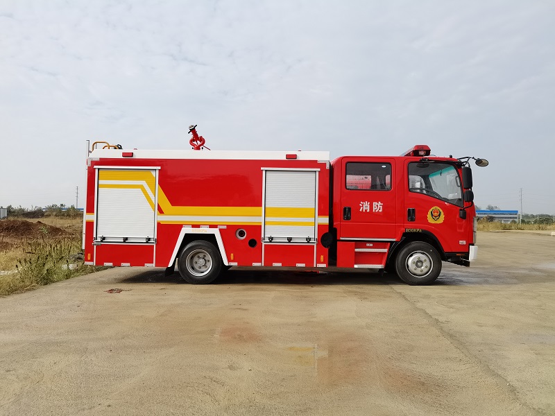 五十铃3.5吨水罐消防车