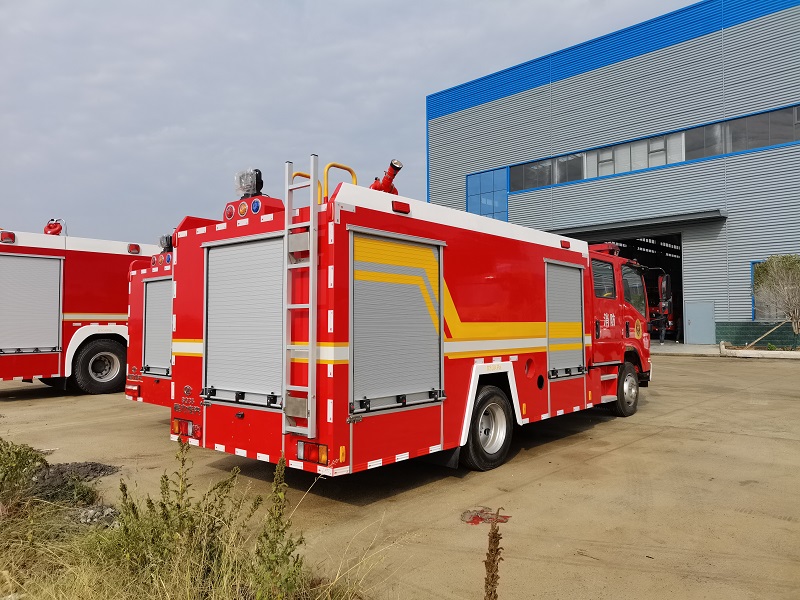 五十铃3.5吨水罐消防车