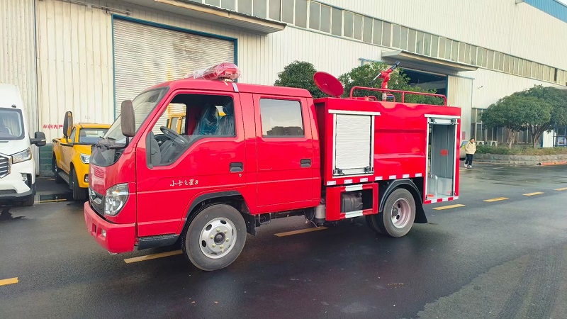 福田小卡双排消防洒水车