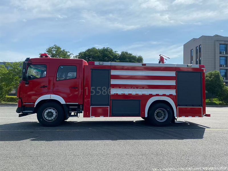 重汽王牌10吨泡沫消防车