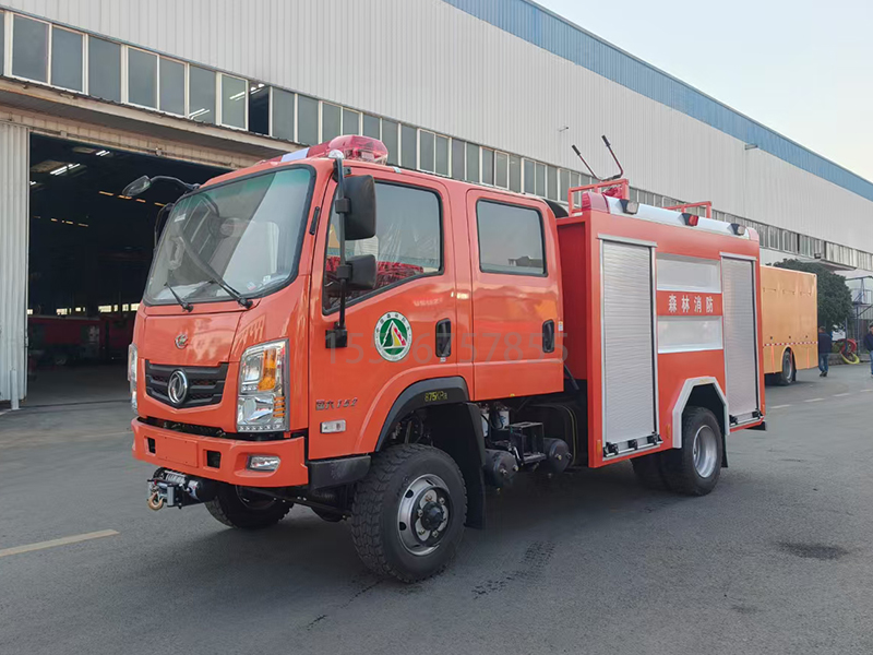 东风四驱3.5吨泡沫消防车