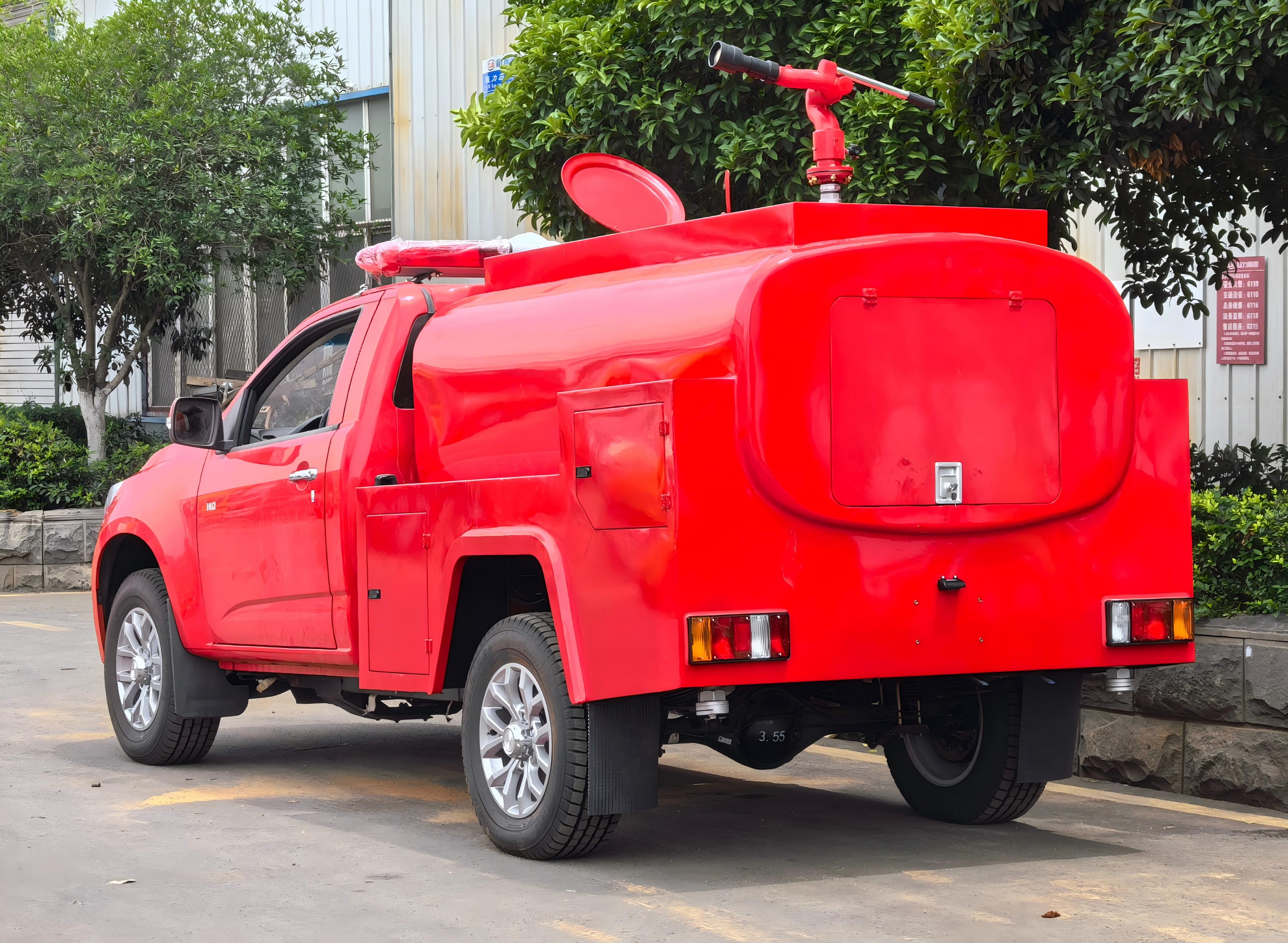 1.7吨四驱森林灭火车