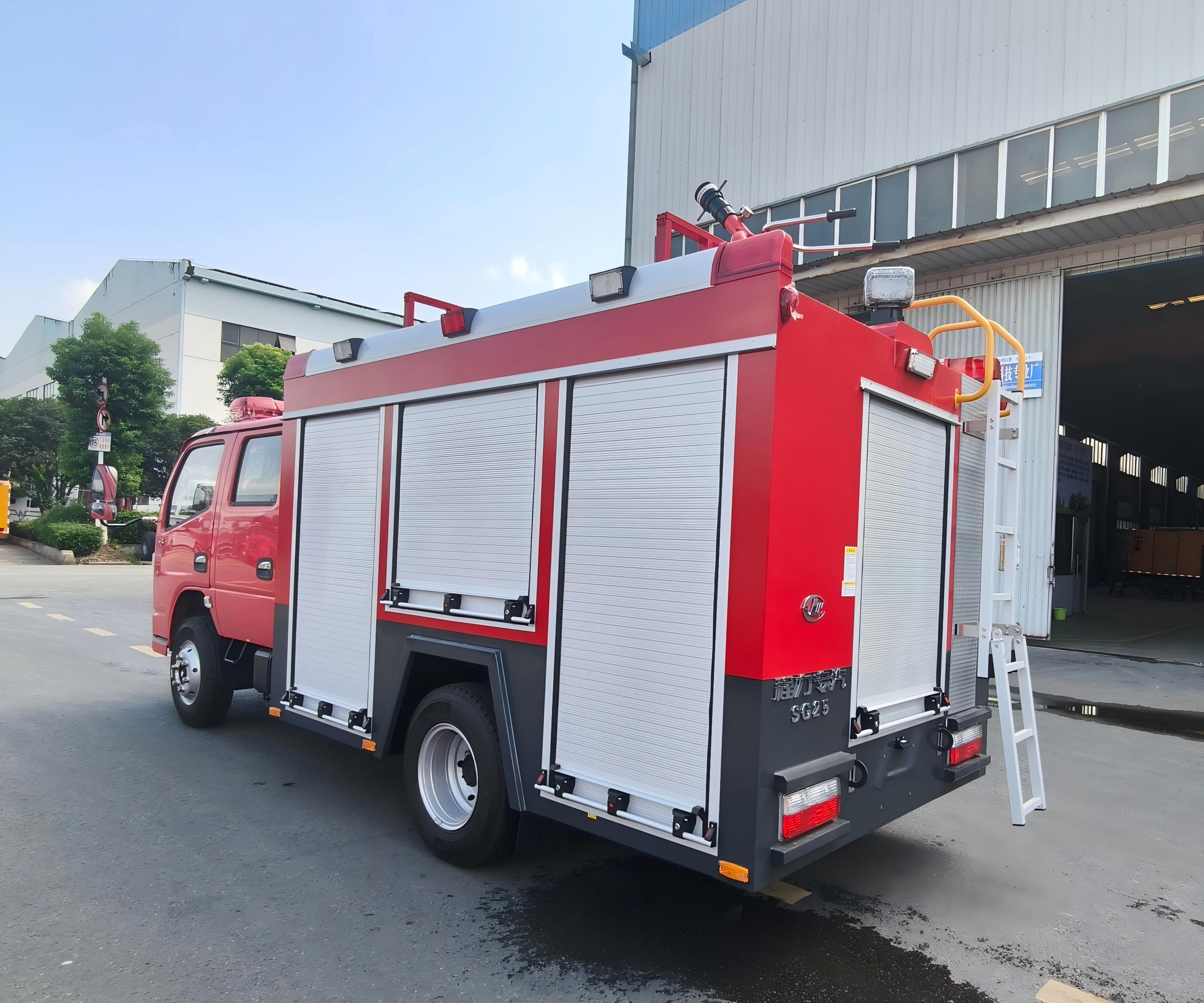 东风2.5吨水罐消防车（内藏）