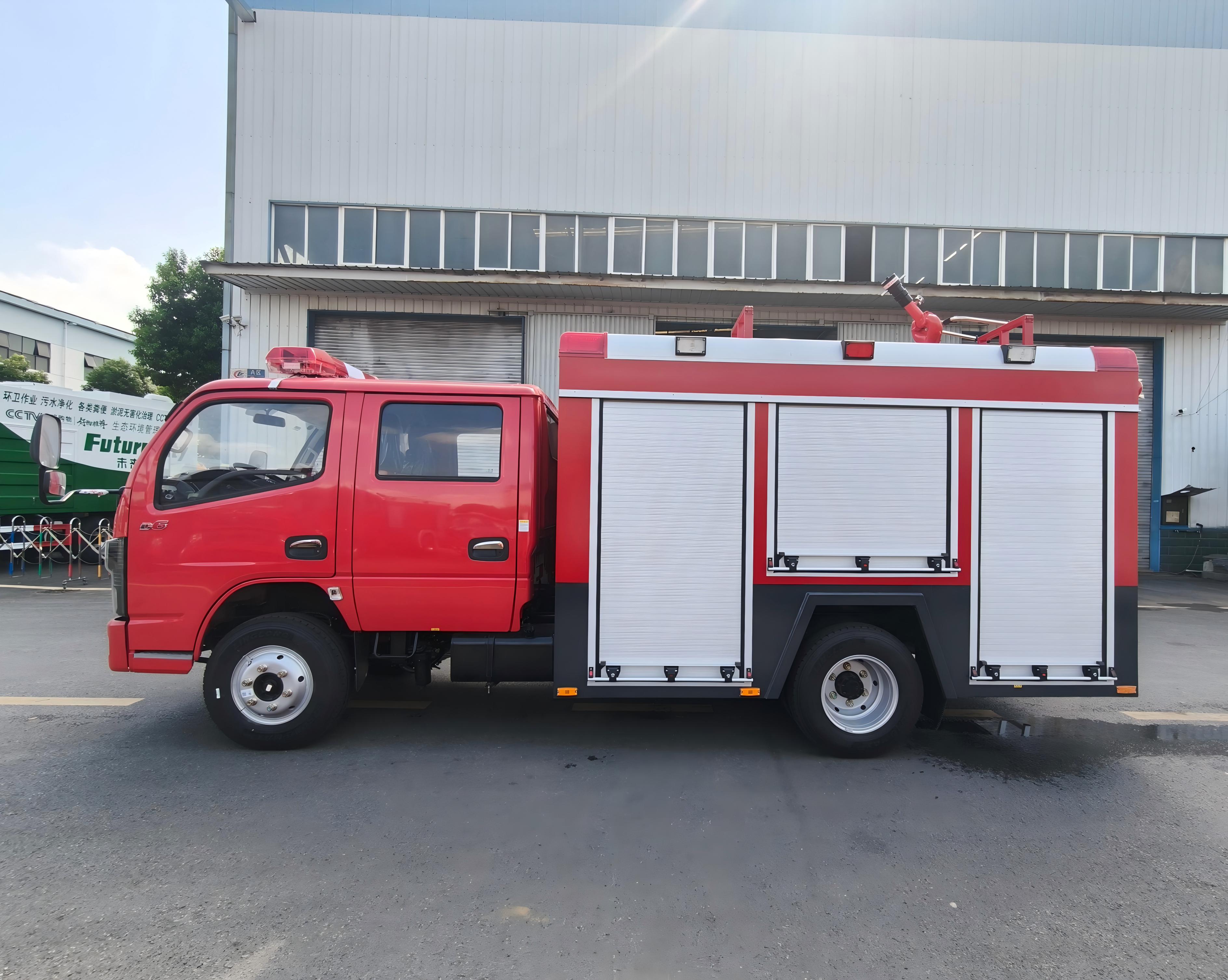 东风2.5吨水罐消防车（内藏）