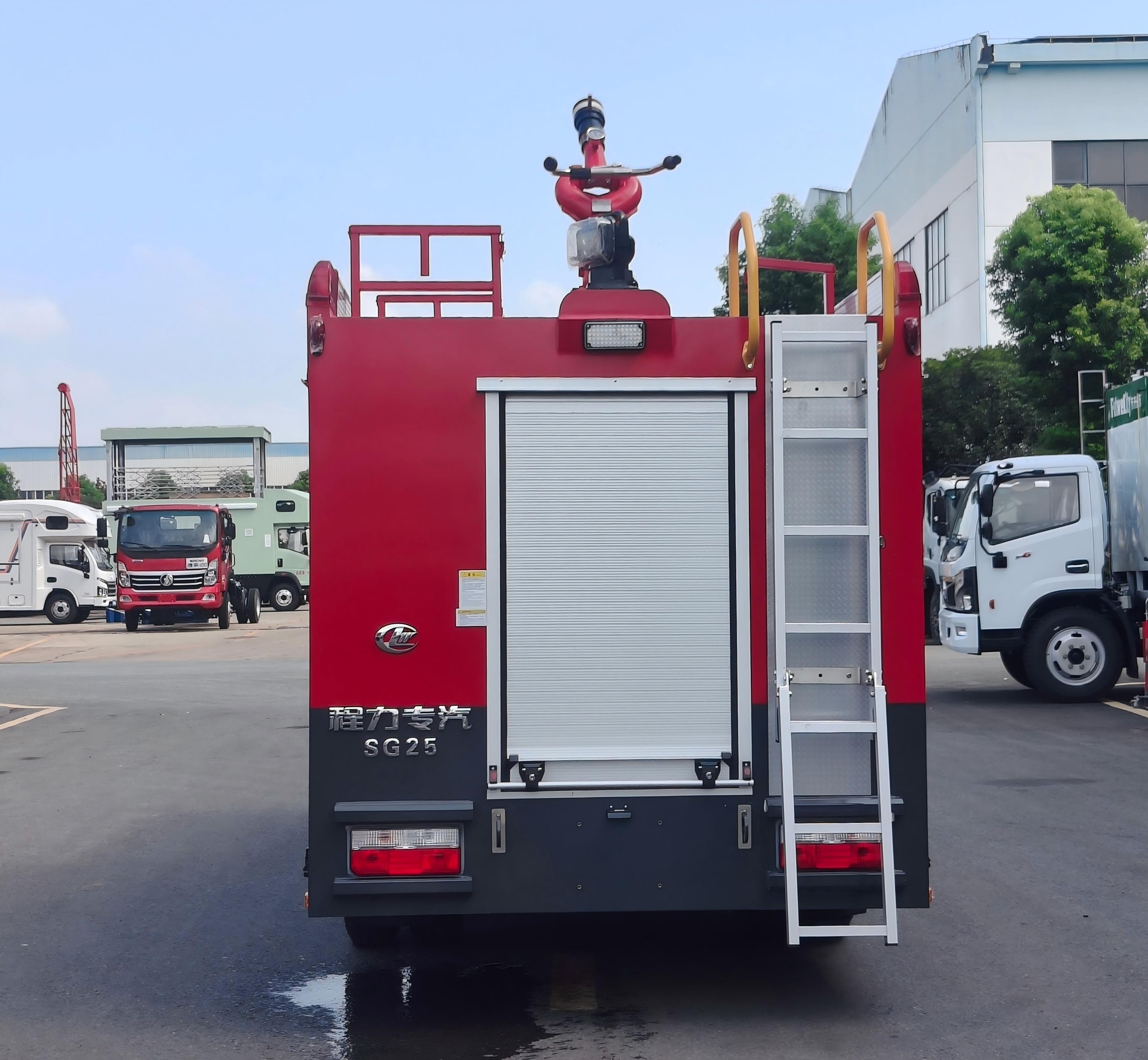 东风2.5吨水罐消防车（内藏）